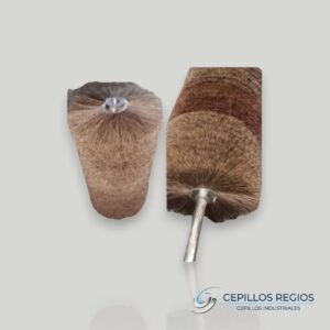 Roller brush or cylindrical brush with horsehair bristles