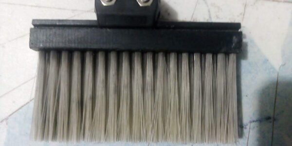 Brush for graphic arts, for screen printing equipment or for off set