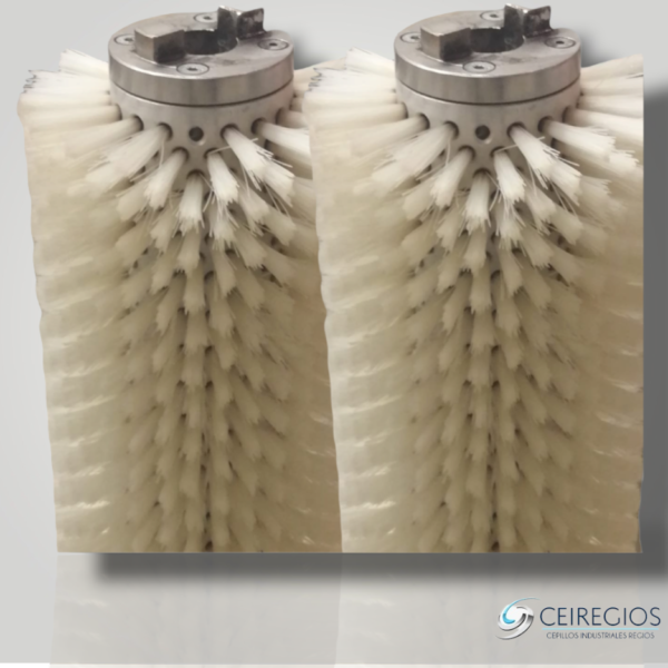 Roller type brush for the food industry with food grade bristles