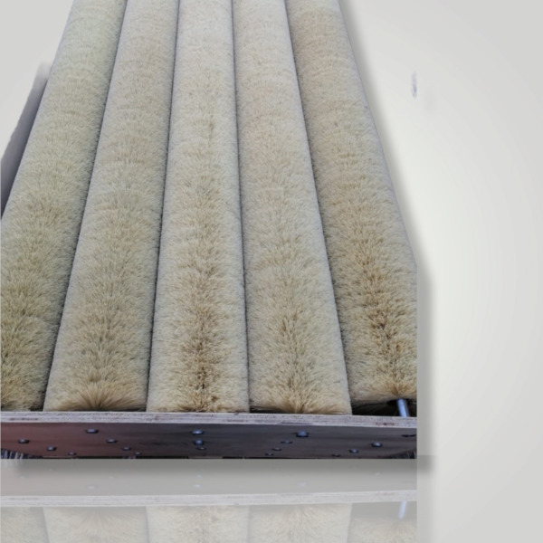 Ceramic cleaning roller brush