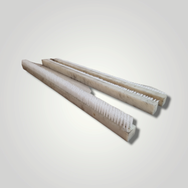Strip type brush with polyethylene base and nylon bristles - Image 2