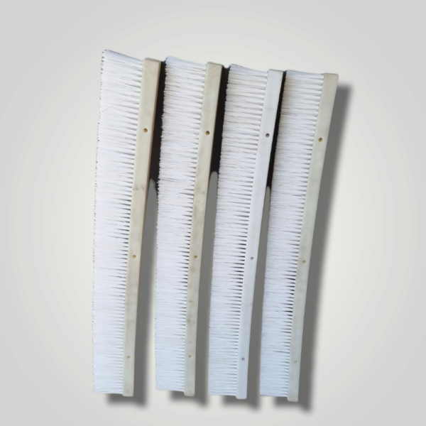 Strip type brush with polyethylene base and nylon bristles - Image 4