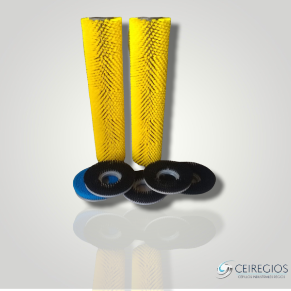 Central brush for sweepers and scrubbers